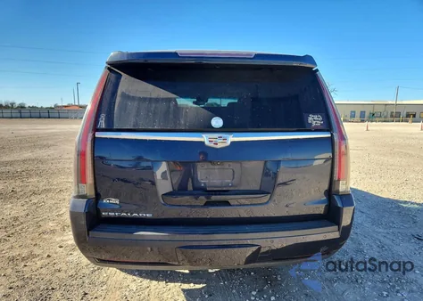 2018 Cadillac Escalade Premium Luxury z USA, uszkodzony, nr VIN 1GYS4CKJ2JR299910